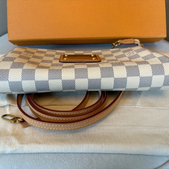 Louis Vuitton Damier Azur Eva Clutch--DISCONTINUED! - Picture 4 of 10
